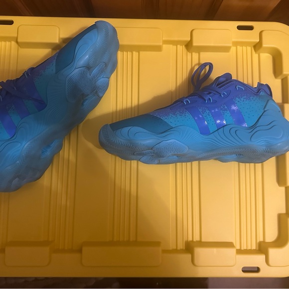 adidas Men's Trae Young 3 Athletic Shoes - Picture 5 of 6